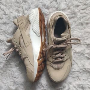 Nike Air Huarache womens size 6